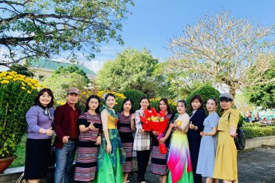 Tham gia văn nghệ ngoài huyện